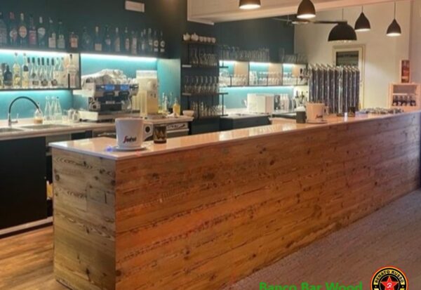 Bancone bar rivestito color legno